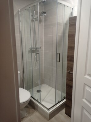 Suihku, hiustenkuivaaja