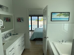 2 bedrooms, iron/ironing board, WiFi, bed sheets - BRAND NEW Beachfront Villa best sandy beach in TCI with pool Fox Tail Palm Villa (Whitby)