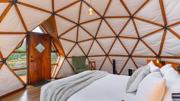 1 bedroom, in-room safe, WiFi, bed sheets