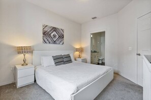 4 bedrooms, iron/ironing board, travel cot, WiFi - Amazing 4 bdr house near Disney! (Osceola County)