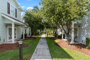 Property grounds - Amazing 4 bdr house near Disney! (Osceola County)