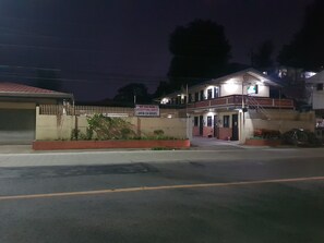 Front of property - Enriquez Lodge (Limay)