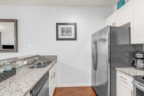 Coffee/tea maker, fridge, microwave, oven - Your VIP Home near Disney! (Osceola County)
