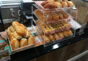 Dining - Your VIP Home near Disney! (Osceola County)