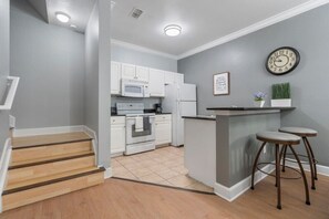 Fridge, microwave, oven, stovetop - Your Disney Vacation Home! (Osceola County)