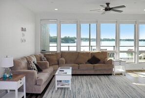 Smart-TV, Kamin, Videospiele, Stereoanlage