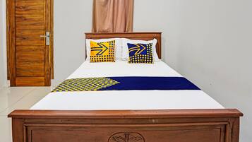 Double Room Single Use | Laptop workspace, free WiFi, bed sheets