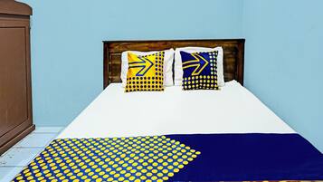 Double Room | 1 bedroom, laptop workspace, bed sheets