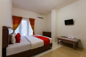 Habitación doble estándar | Escritorio, espacio para trabajar con laptop y wifi gratis 