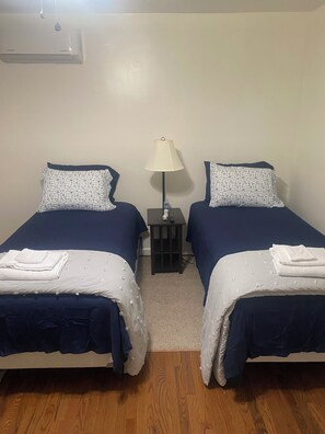 5 bedrooms, desk, iron/ironing board, travel cot