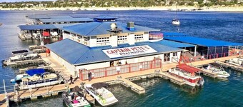 Tranquility at the Lake! 3 KING Rooms+Bunks, Boat Parking+ Launch, Beach Access