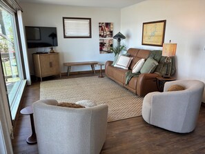 Smart TV, fireplace, books
