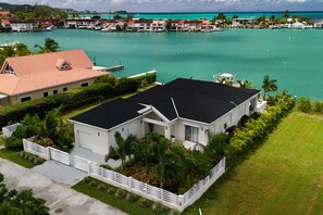 Exterior - La Vie Est Belle (Jolly Harbour)