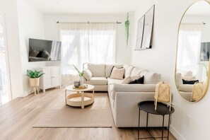 Smart TV, books - *New & Spacious | Free Parking | 7min to Downtown* (Winnipeg)