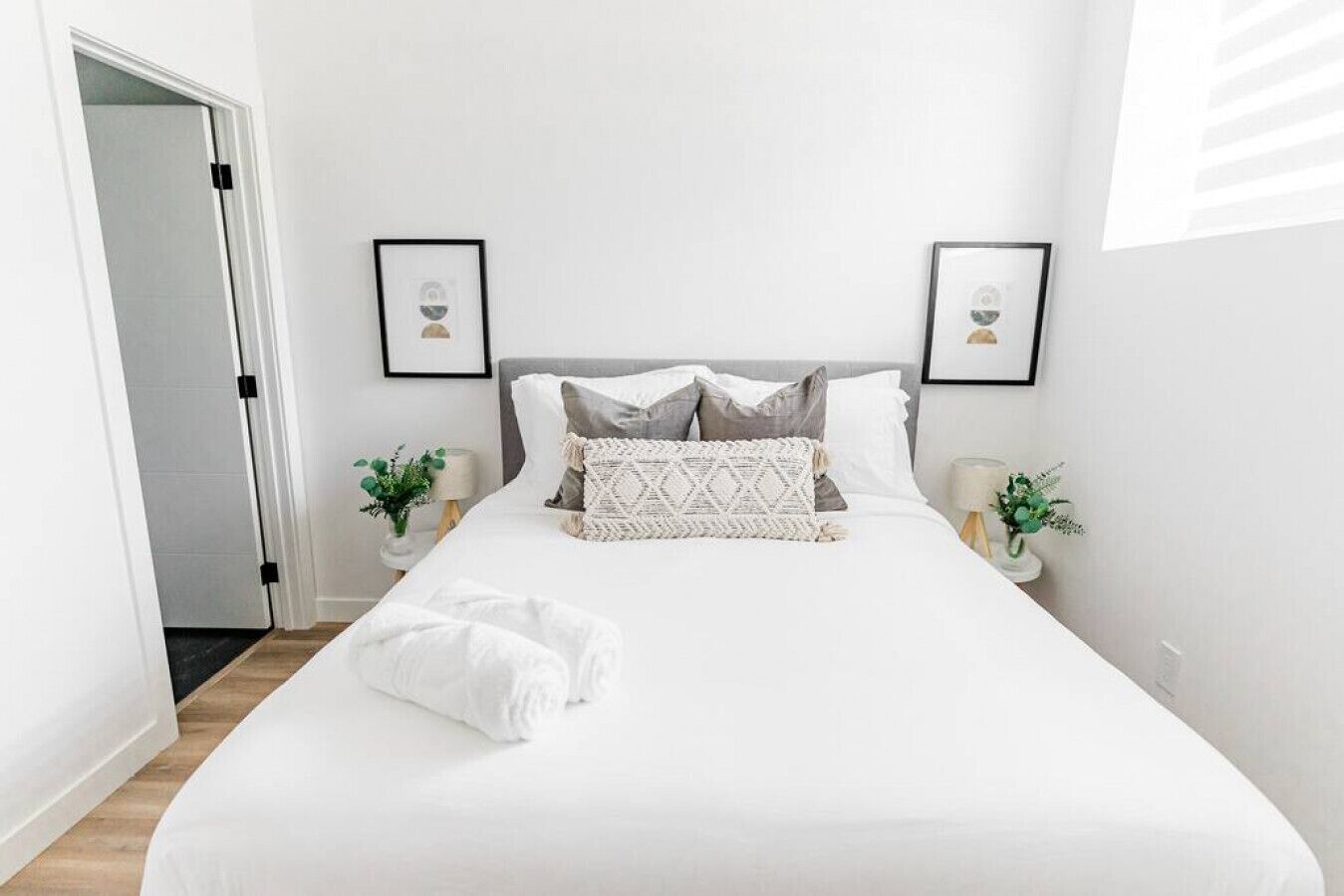 3 多间卧室、办公桌、免费 WiFi、床单