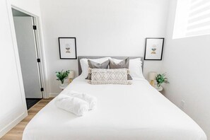 3 chambres, bureau, Wi-Fi gratuit, draps fournis