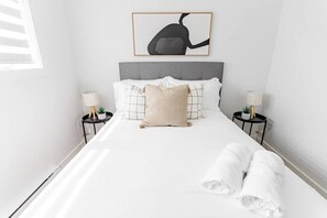 2 bedrooms, desk, travel cot, WiFi