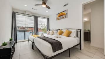 2 habitaciones, escritorio, tabla de planchar con plancha y wifi