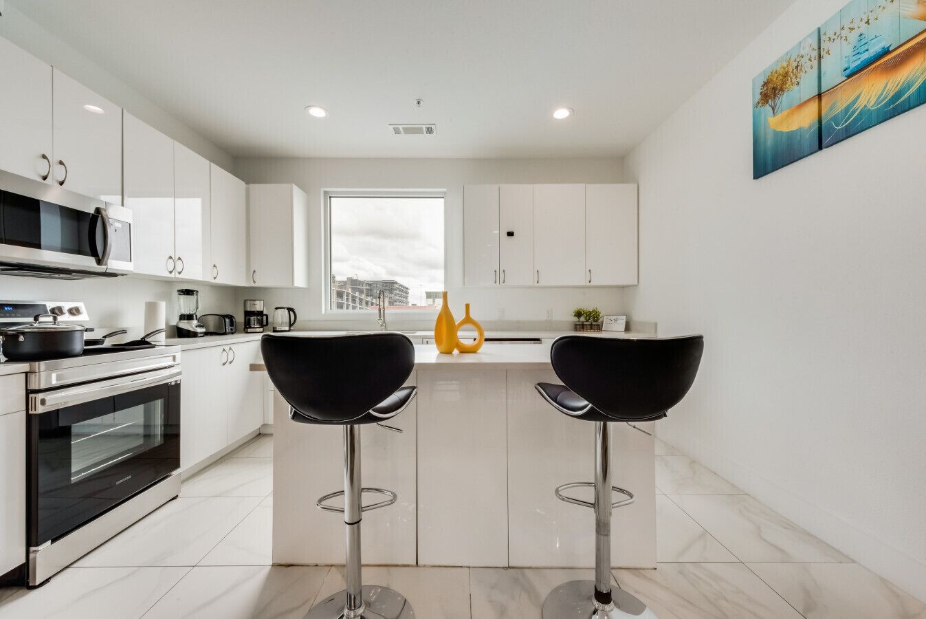 Refrigerador, microondas, horno y parrilla de estufa 