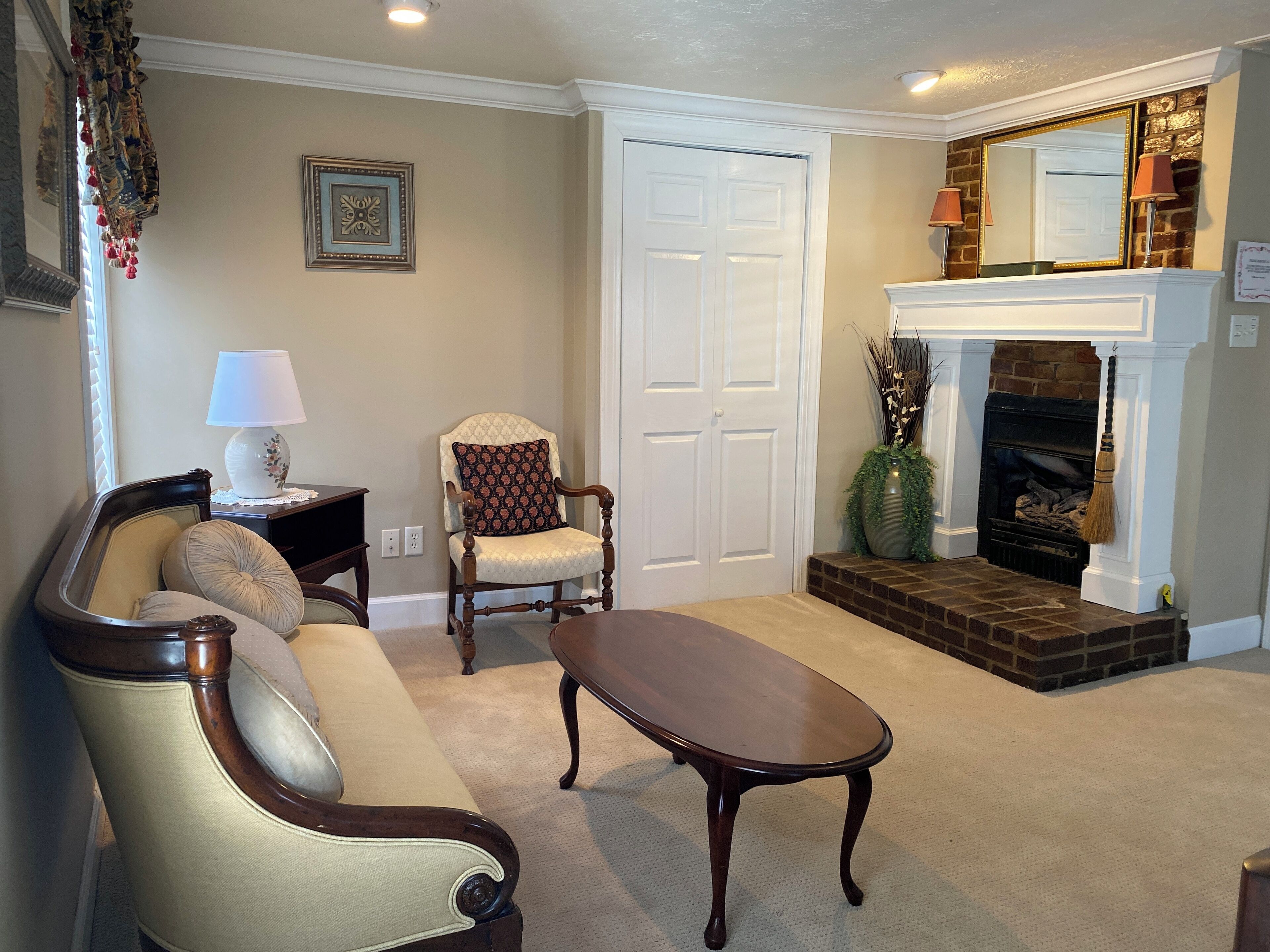 Smart TV, fireplace, printers