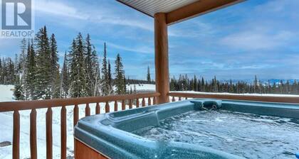 Remarkable Ski in/Ski out Big White Townhome with Private Hot Tub! Sleeps 10
