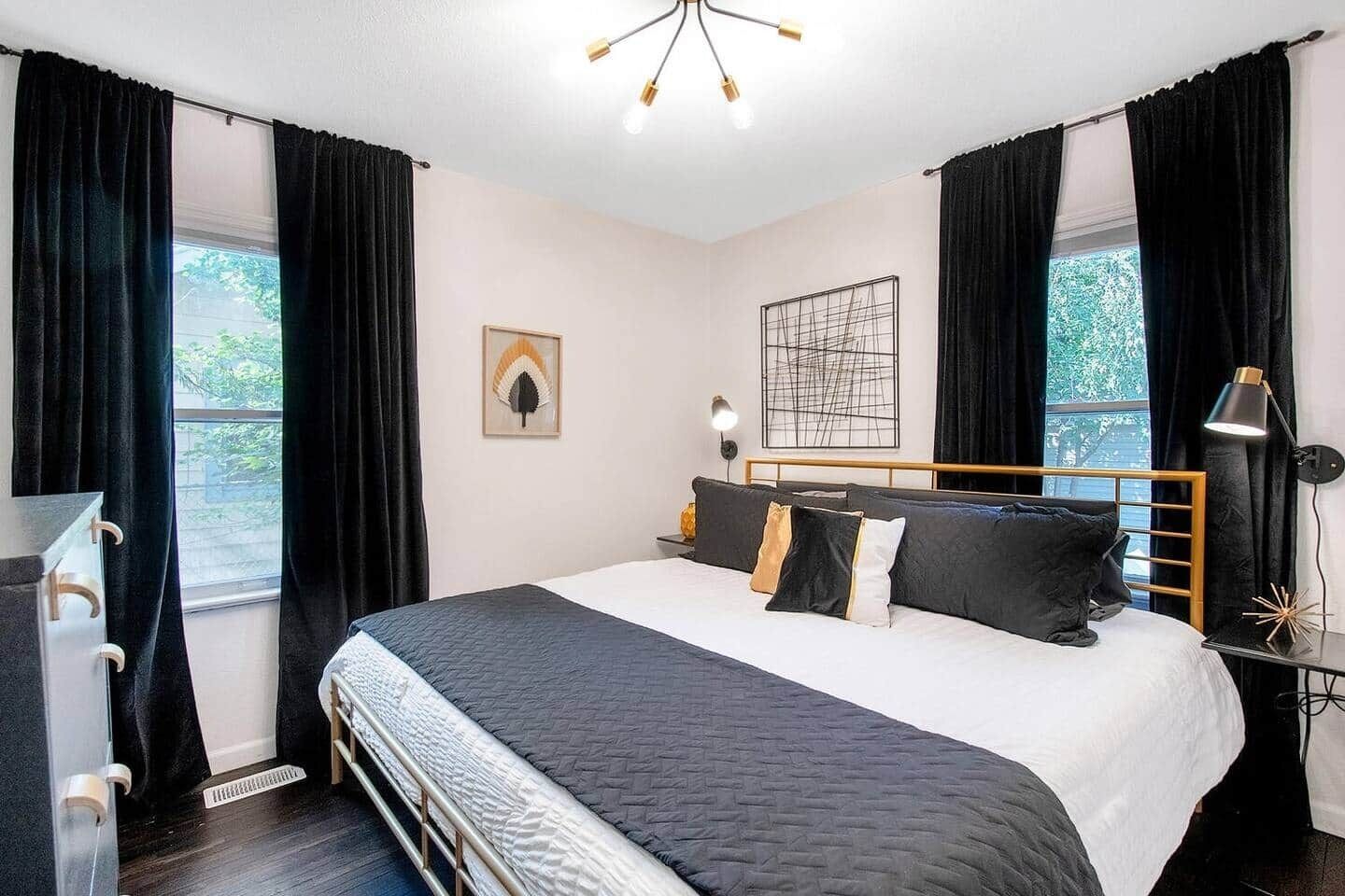 2 bedrooms, desk, iron/ironing board, travel crib