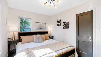 2 bedrooms, desk, iron/ironing board, free WiFi