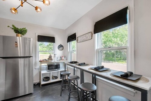 Shocker Shack - 2K - Near WSU, Park - Fenced Yard