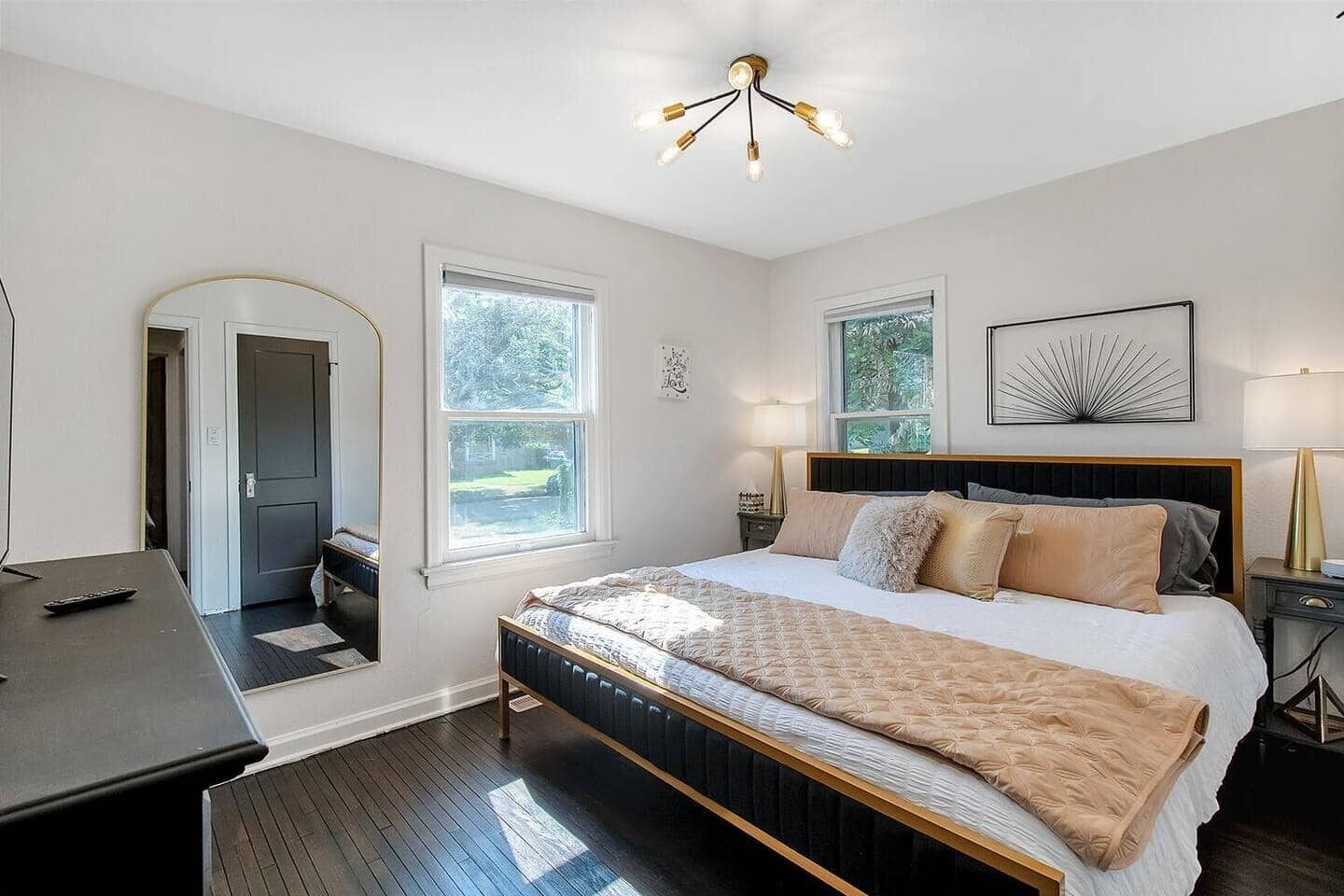 2 bedrooms, desk, iron/ironing board, travel cot