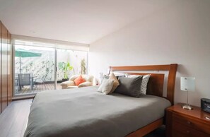 3 chambres, bureau, fer et planche à repasser, accès à Internet
