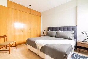 2 chambres, fer et planche à repasser, accès Internet, draps fournis