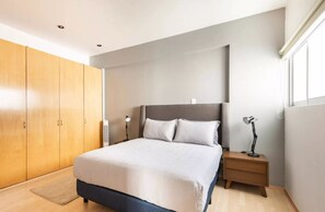 2 bedrooms, iron/ironing board, internet, bed sheets