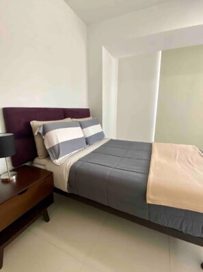 1 bedroom, iron/ironing board, internet, bed sheets