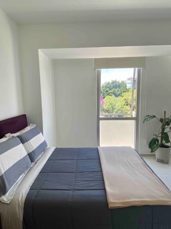 1 chambre, fer et planche à repasser, accès Internet, draps fournis