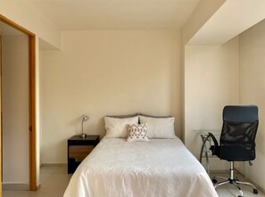 1 habitación, tabla de planchar con plancha, internet y ropa de cama 