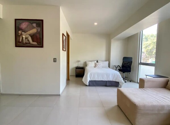 1 bedroom, iron/ironing board, Internet, bed sheets - B104- 1 BR /1 BTH - One Bedroom Apartment, Sleeps 3 (Ciudad de México)