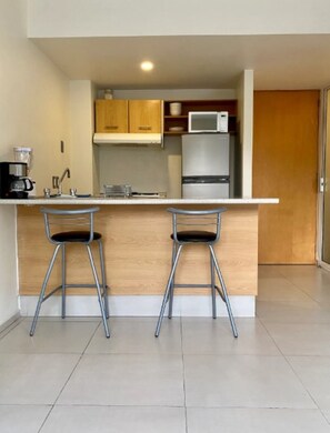 Private kitchen - B104- 1 BR /1 BTH - One Bedroom Apartment, Sleeps 3 (Ciudad de México)