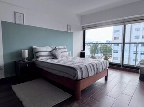 2 bedrooms, iron/ironing board, internet, bed sheets
