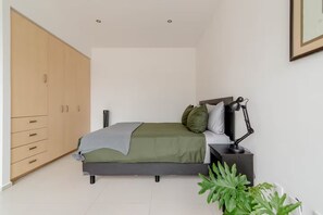 1 habitación, internet y ropa de cama