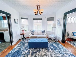 Living area - Cozy & Modern Entire Home  (Winthrop)