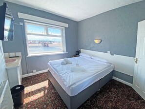 Comfort Double Room | Free WiFi, bed sheets