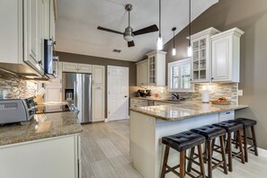 Fridge, microwave, stovetop, dishwasher - Private Saltwater Pool: Stunning Seminole Stay! (Seminole)