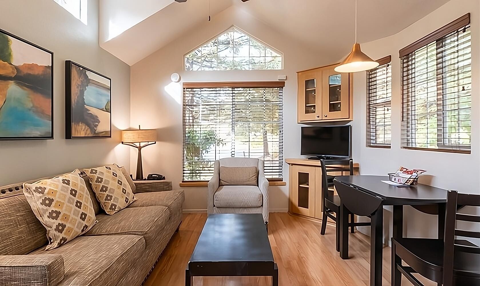 Your Private Napa Getaway! Free Parking, Outdoor Swimming Pool! - Napa, CA