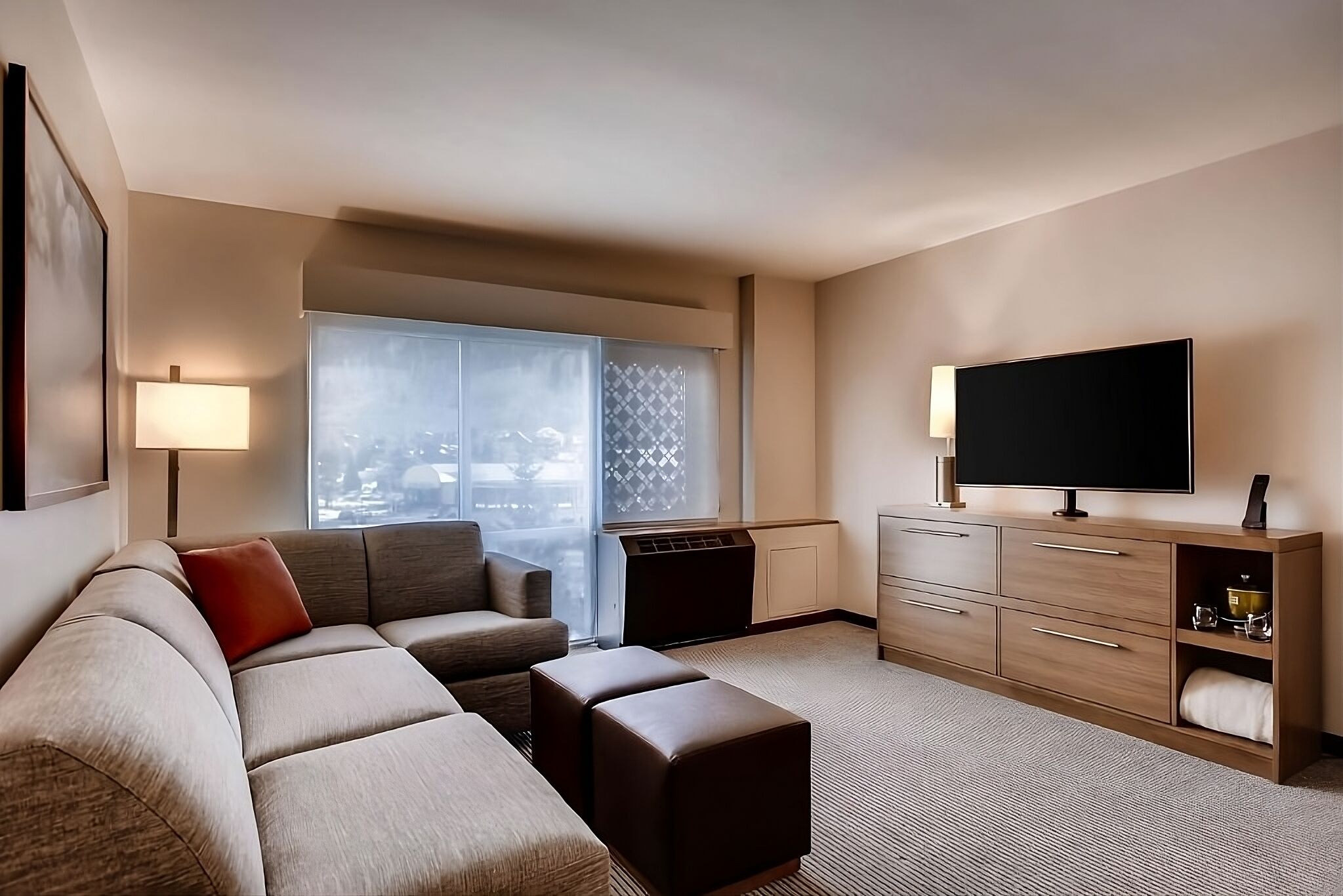 Experience the Peaks! Ski-Focused Resort, Jacuzzi Comfort & Convenient Shuttle!