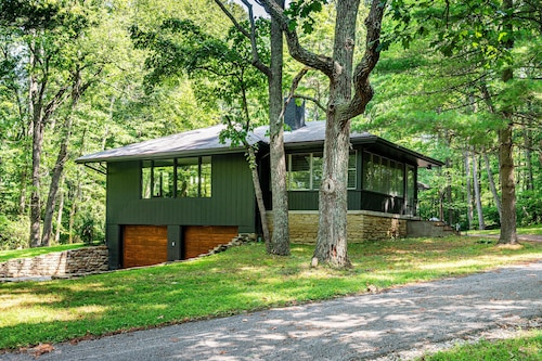 Secluded Cabin w/ Private Pond, Fireplace & Game Room Near Nashville