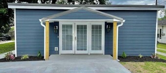 Unreal Bungalow downtown (Perfect location)