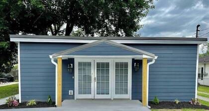 Unreal Bungalow downtown (Perfect location)