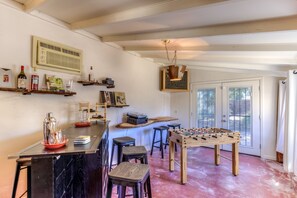 Game room - Tohono O'odham House: historic adobe close to UAZ with fire pit and more! (Tucson)