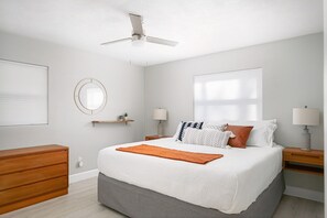 Room - 10 Mins to Football Stadium - Newly Renovated Home- Fire Pit -BBQ  (Gainesville)