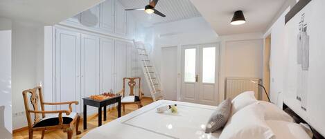 3 bedrooms, in-room safe, iron/ironing board, free WiFi